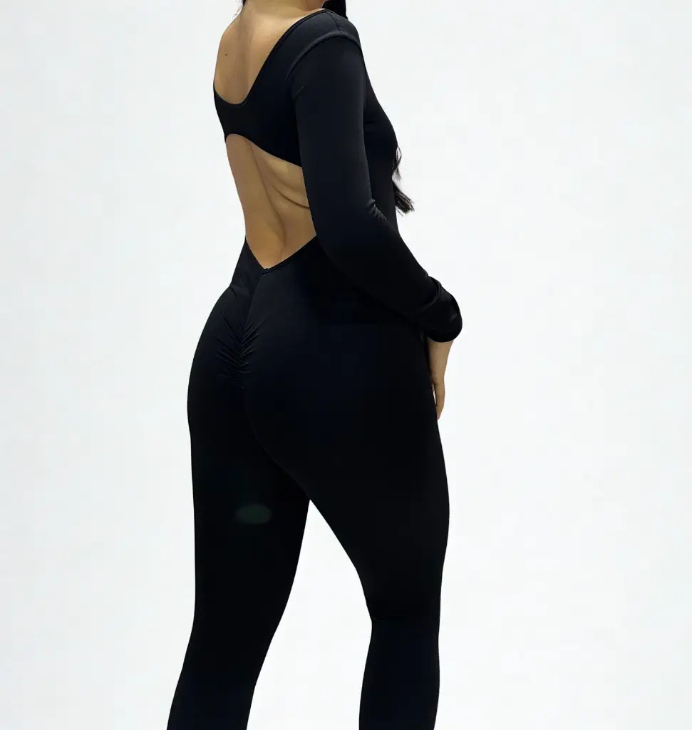 enterizo mangalarganegro2.webp