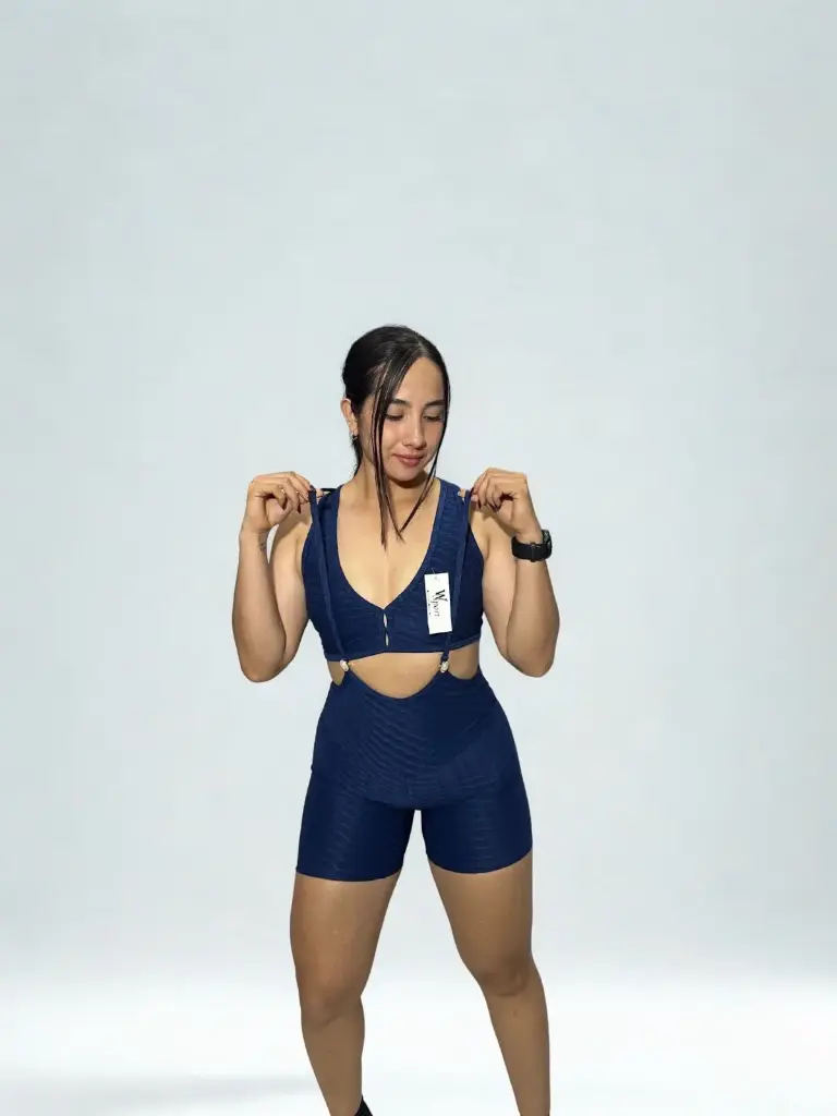 JARDINERA + TOP CORTO TEXTURIZADA