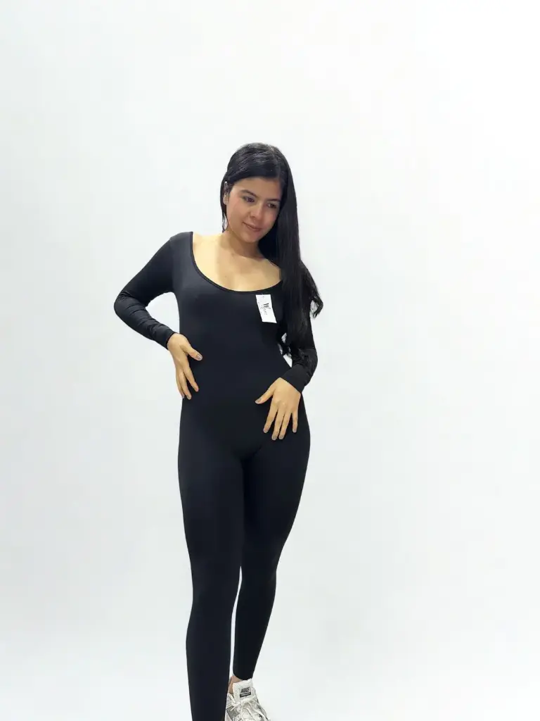 [20301125] ENTERIZO LARGO MANGA LARGA CON ESCOTE EN ESPALDA + PUSH UP IMPORTADO  (Negro)